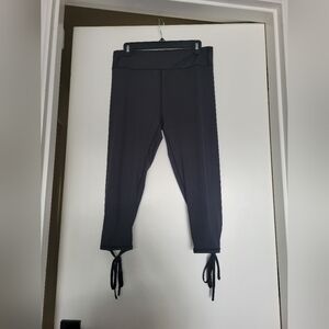 SHEIN Black Capri Leggings with Tie Hem Detail‎ Size XL LIKE NEW